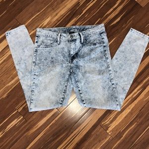 Mid-rise Acid wash Jegging